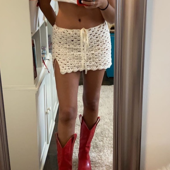 White hand made crochet skirt (can be worn as a beach coverup or as a skirt) - Picture 3 of 3